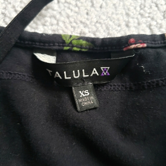 Aritzia Talula xs flower top - Picture 3 of 5